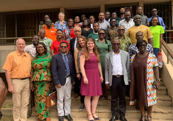 Staff of GIZ and members of the veterinary services in a group picture