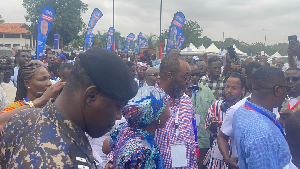 Dr Mahamudu Bawumia mobbed by enthusiastic supporters at Legon stadium
