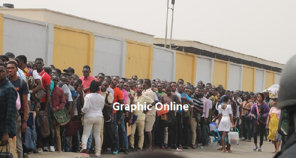 The Immigration Service came under fire for allowing over 3000 people apply for only 500 slots