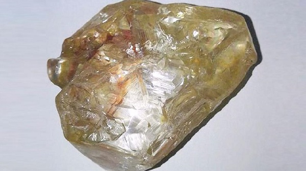 A picture of the 706-carat diamond discovered in Sierra Leone