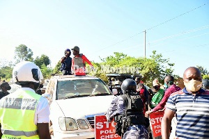 NUP presidential candidate Robert Kyagulanyi, alias Bobi Wine (atop car, right), engages police