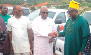 Professor Richard Kofi Asiedu donating the vehicles to Mahama