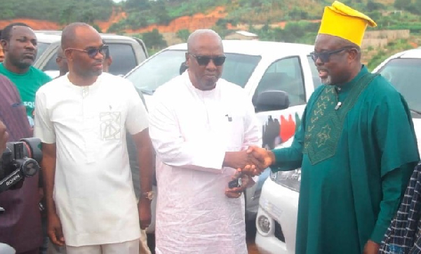 Professor Richard Kofi Asiedu donating the vehicles to Mahama