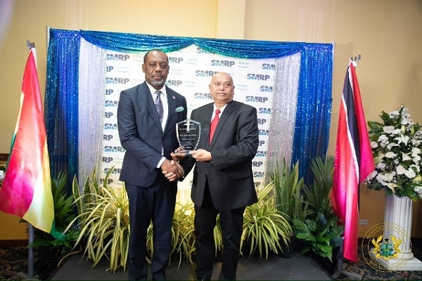 Dr Mathew Opoku Prempeh (L) receiving the award