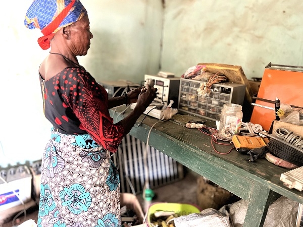 Salamatu is among the elderly women who were trained at Barefoot College