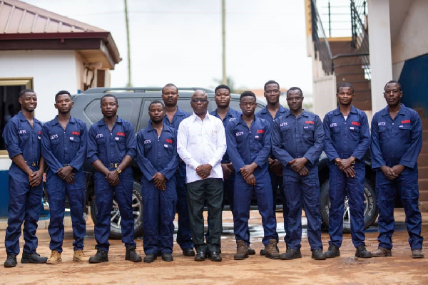 Ing. Ebenezer Kwadjo Dankyi (in white) among other automotive experts (EV)