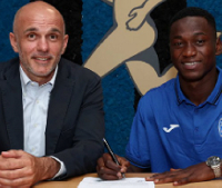 Atalanta Club Official (left) and Ibrahim Sulemana (right)