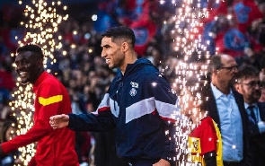 Samed Salis and Achraf Hakimi take to the field for a Ligue 1 fixture