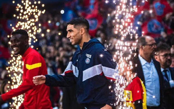 Samed Salis and Achraf Hakimi take to the field for a Ligue 1 fixture