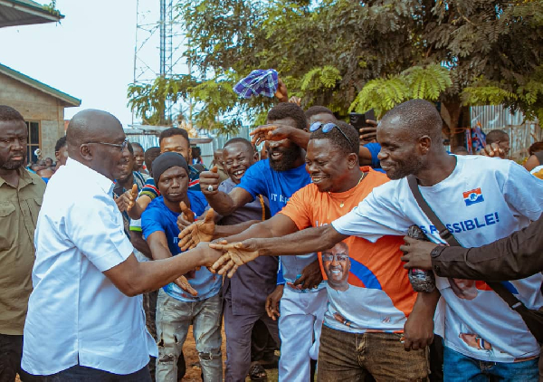 Dr Mahamudu Bawumia exchanging pleasantries with some of the supporters