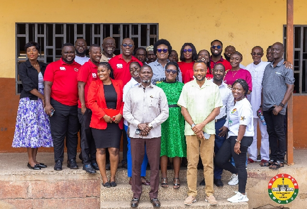 The two MPs and participants in a group photograph at Street Academy