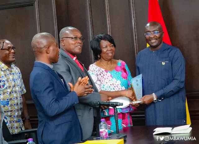 Bawumia (right) with leadership of the Evangelical Presbyterian Church