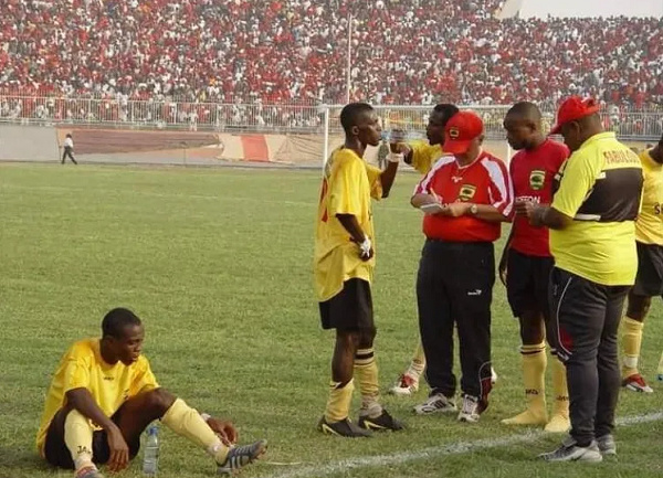 Former Asante Kotoko coach, Hans Dieter Schmidt talking to his players during 2004 Confed final