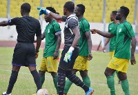 Players of Aduana draws the referee's attention to an infringement in a game