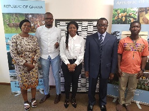 Executive members with the High Commissioner, Edwin Nii Adjei(