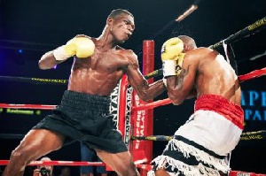 Richard Commey (L) in action