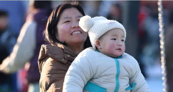 Dem dey offer parents in China 3,600 yuan (£375; $500) a year for each of dia children under 3years