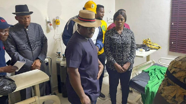 Cross Rivers Govnor Ben Ayade visit victims for hospital