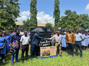 The MP handing over the items to the leadership of the school