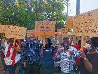 Pensioners picket the Ministry of Finance