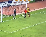 Petro Luanda player misses penalty after kicking away goalkeeper's towel Petro Luanda player misses penalty after kicking away goalkeeper's towel