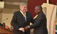 President Cyril Ramaphosa bestows 'The Order of the Baobab' on William Smith (Photo credit: GCIS)