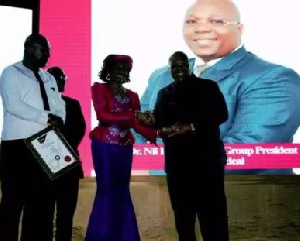 Dr. Nii Kotei Dzani receiving his award from former Former First Lady, Mrs. Agyeman Rawlings