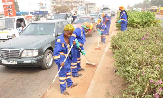 Zoomlion cleaning some areas in Accra