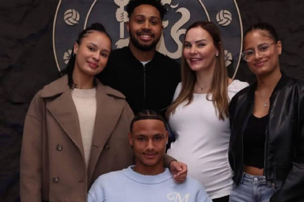 Divorce dispute keeps Eboué away from son’s Chelsea deal