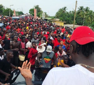 Stonebwoy's fans welcome him to Sogakope