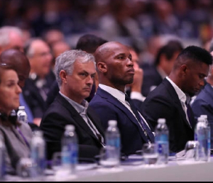 Drogba and Mourinho during a FIFA congress in Paris