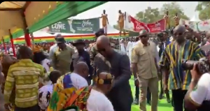 President Mahama asking the chiefs to sit down