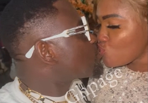 Broda Sammy and Louisa Adinkra kissing at an event