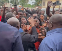 Dr Mahamudu Bawumia mobbed at funeral grounds