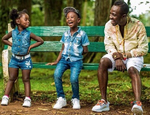 Okyeame Kwame and his kids