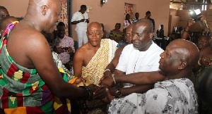 Nii Armah Somponu hands over Nana Kwartei Ansah Titus Glover to Mamponghene