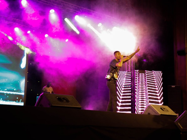 Joey B administered  superior party aura at the Sarkodie's Rapperholic concert.