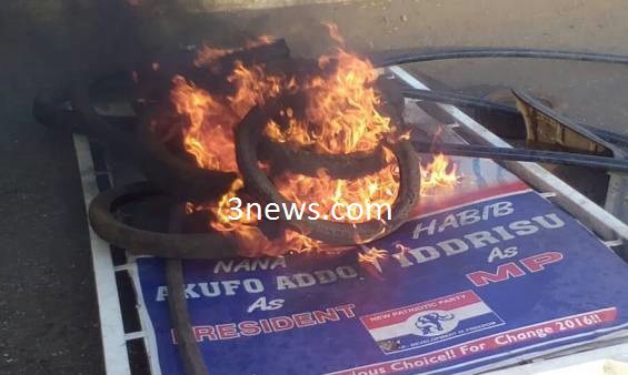 Angry NPP supporters burnt vehicle tyres to express their displeasure