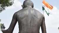 India independence idol Mahatma Gandhi bin no gree for pipo wey want India to become Hindu kontri