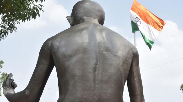 India independence idol Mahatma Gandhi bin no gree for pipo wey want India to become Hindu kontri