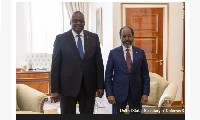 The Somali president (R) met US Secretary of Defence Lloyd Austin (L) on Sunday
