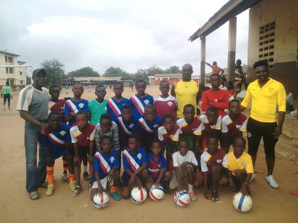 Jonathan Mensah (R) made the donated football, jerseys to the club