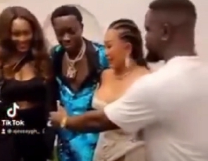 Michael Blackson with his fiancée in a group picture with Sarkodie and his wife, Tracey