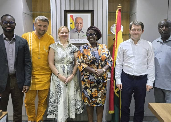 Dzifa Gomashie (4th from L) with the Russian delegation and others