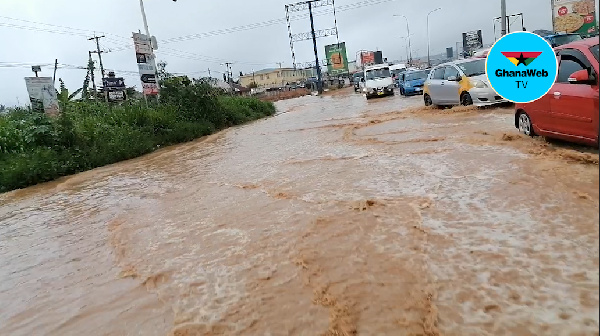 Kasoa Mallam Road submerged in flood waters after 30 minutes of rain Kasoa Mallam Road submerged in flood waters after 30 minutes of rain