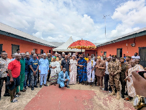 Group picture of dignitaries