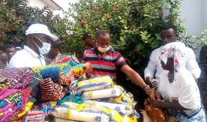 Nana Nkansa Boadu Ayeboafo presenting some items to the needy