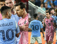 Morales (in blue jersey) engaged in a heated exchange with Messi (in pink jersey)