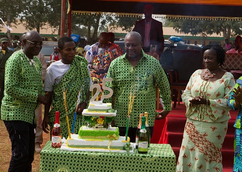 Mahama with other dignitaries gather around Anniversary cake