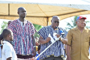 Akufo-Addo addressing the people of Obom/Domeabra